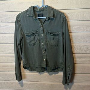 A&F army green XS shirt.